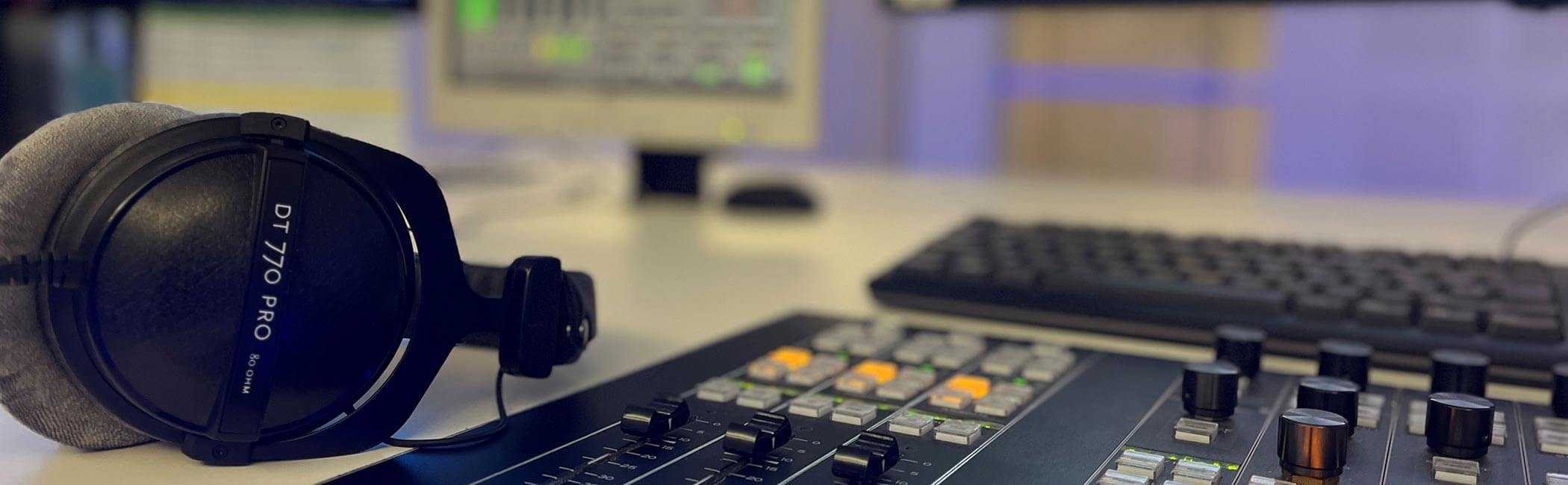 Werbung - Querformat - Kopfhörer - Radio Holiday